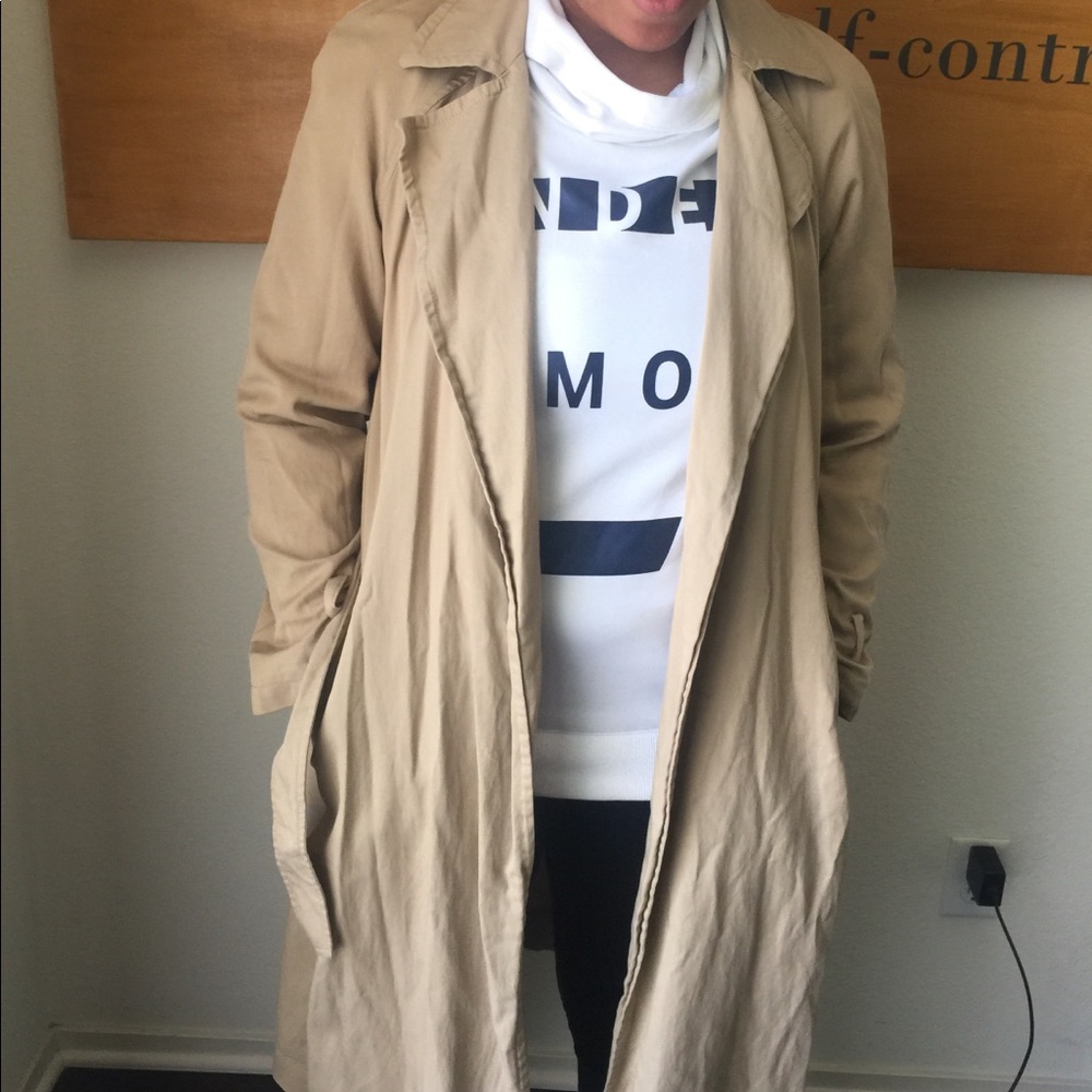 Gap Trench Jacket 🧥 MEDIUM. $15.